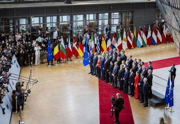 Bilder des Jahres 2024, News 10 Oktober News Themen der Woche KW42 News Bilder des Tages BRUSSELS - Prime Minister Dick Schoof poses with other EU leaders and Ukrainian President Volodymyr Zelensky for a group photo on the first day of European summit in Brussels. ANP REMKO DE WAAL netherlands out - belgium out  Copyright: xx x511068131x originalFilename: 511068131.jpg