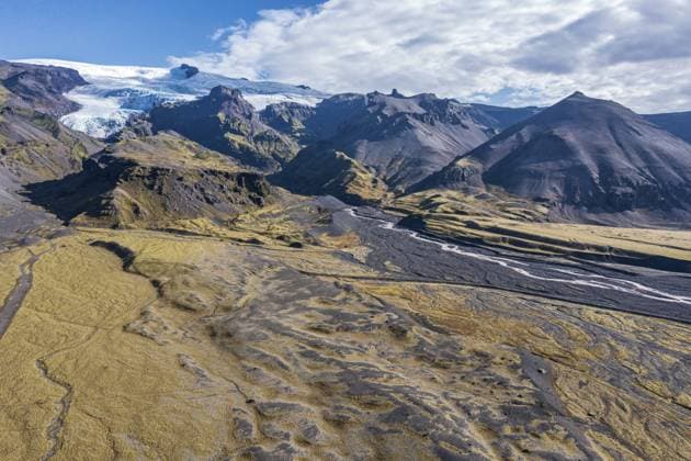 Creative Highlights World Weites Überschwemmungsgebiet des Öræfajökull Gletschers in der Haalda Senke, östlich von Skaftafell, Luftaufnahme, Island, Europa Vast floodplain of the Öræfajökull glacier at the Haalda depression, east of Skaftafell, aerial view, Iceland, Europe Copyright: imageBROKER AndreasxWerth ibxawe11570500.jpg