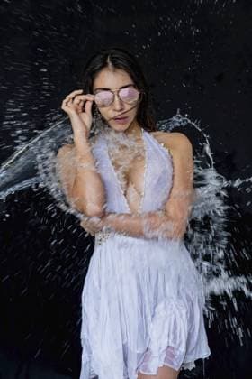 Creative Highlights Symbolfotos Foto von junger lateinischer Frau mit Stil Make up und Wasserspritzern, Portrait von lateinischer Bikinifrau mit Wassertropfen um ihr Gesicht. Modemodell und Wasser. Mode Konzept Photo of young latin woman with style make-up and water splashes, Portrait of latin bikini woman with drops of water around her face. Fashion model and water. Fashion concept Copyright: imageBROKER WalterxGxArcexSrxGri ibxiqx11484527.jpg ,model released, Symbolfoto ,property released