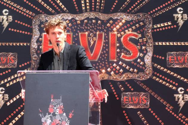 USA - Handprint Ceremony Honoring Priscilla Presley, Lisa Marie Presley And Riley Keough - Los Angeles LOS ANGELES - JUN 21: Austin Butler at the Handprint Ceremony Honoring Priscilla Presley, Lisa Marie Presley And Riley Keough at TCL Chinese Theater IMAX on June 21, 2022 in Los Angeles, CA Los Angeles CA USA EDITORIAL USE ONLY Copyright: x 2022xKathyxHutchinsx xHutchinsxPhotox HutchinsxPhotox khphotos810516