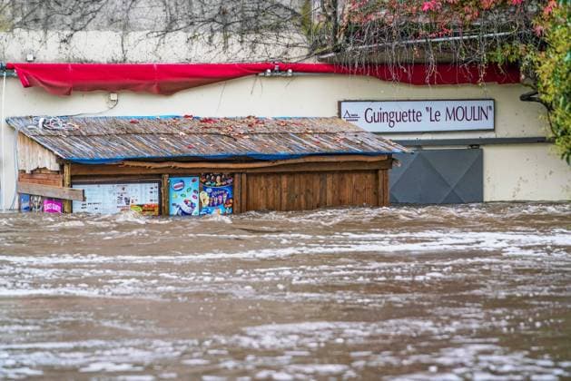 News Themen der Woche KW42 News Bilder des Tages Frankreich, Hochwasser in Ardeche ALERTE ROUGE ARDECHE PHOTOPQR LE MIDI LIBRE MiKAEL ANISSET NIMES 17 10 2024 METEO INTEMPERIES CRUES INONDATIONS ALERTE ROUGE ARDECHE SAINT MARTIN DARDECHE France Oct 17 2024 Floods in Ardèche NIMES GARD France  Copyright: xPHOTOPQR LExMIDIxLIBRE MAXPPPxMiKAELxANISSETx 20241017MDL0147 20241017MDL0147