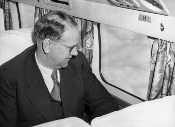 Orig. caption... SAS POLAR FLIGHT Today Prime Minister Tage Erlander, seen here looking out the window of the aircraft, left for the start of SAS Polar Flight. 15.11.54. Note Travelers Passengers Profiles Curtains Design Stig Lindberg? CD514 persons: TAGE ERLANDER sites: SWEDEN sp_sw x5600x *** Orig caption SAS POLAR FLIGHT Today Prime Minister Tage Erlander, seen here looking out the window of the aircraft, left for the start of SAS Polar Flight 15 11 54 Note Travelers Passengers Profiles Curtains Design Stig Lindberg CD514 persons TAGE ERLANDER sites SWEDEN sp sw x5600x  Copyright: xx TAKE ERLANDER ON A VIRGIN TOUR