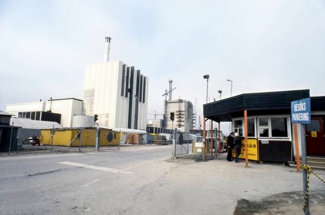 ARCHIVE FORSMARK 197804 Forsmark s nuclear power plant from the outside The plant has three reactors that were put into commercial operation in 1980, 1981 and 1985 Forsmark Sweden sp sw x5600x  Copyright: xSVTxBildx NUCLEAR PLANT