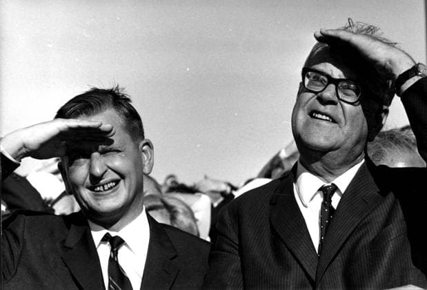 Orig. caption... Discovering new targets. The government and the Social Democrats periodically get their fish hot. Most recently - for reasons of prudence one should not say last - it is the budget for defense that has caused dissatisfaction elsewhere. The prime minister and his faithful squire, Olof Palme, are not concerned about public opinion, but look forward to new, bold goals, squinting in the spring sun. Note Image archive catalog no.56.10 persons: Olof Palme ;Tage Erlander sites: SWEDEN sp_sw x5600x *** Orig caption Discovering new targets The government and the Social Democrats periodically get their fish hot Most recently for reasons of prudence one should not say last it is the budget for defense that has caused dissatisfaction  Copyright: xXxXxXx PALM AND EARLAND