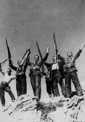 Orig. caption... LA GUERRE CIVILE EN ESPAGNE. Apres une victoire, sur le front de Guadarrama, des militia loyalistes ne cachent pas leur joie. Note Spanish Civil War - armed conflict between right-wing and left-wing forces in Spain 1936-39. The war began with a revolt against the incumbent Popular Front government. The right-wing forces (rebels), the Falange, with its leader General Franco, were supported by Italy and Germany. The government was supported by the left and volunteers from abroad in the International Brigade. sites: SPAIN sp_sw x5600x *** Orig caption THE CIVIL WAR IN SPAIN After a victory on the Guadarrama front, loyalist militia do not hide their joy Note Spanish Civil War armed conflict between right wing and left wing f  Copyright: xXxXxXx SPANISH CIVIL WAR