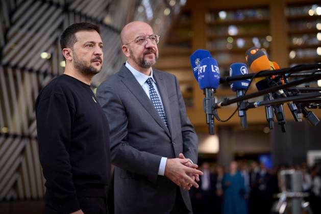 Bilder des Jahres 2024, News 10 Oktober News Themen der Woche KW42 October 17, 2024, Brussels, Belgium: Ukrainian President Volodymyr Zelenskyy, left, and European Council President Charles Michel, right, listen to a question during a brief joint press conference on arrival for the two-day European Council summit, October 17, 2024 in Brussels, Belgium. Brussels Belgium - ZUMAp138 20241017_zaa_p138_002 Copyright: xUkrainexPresidency UkrainianxPrex