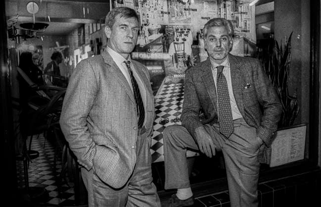Paris Bar Deutschland, Berlin, 17.10.1991, Reinald Nohal, Künstler, Autor (li.), Michel Würthle (re.), Besitzer der Paris Bar in der Kantstraße, Â *** Paris Bar Germany, Berlin, 17 10 1991, Reinald Nohal, artist, author left, Michel Würthle right, owner of the Paris Bar in Kantstraße, Â