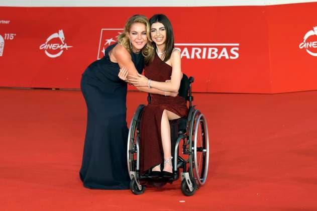 Bilder des Jahres 2024, Entertainment 10 Oktober Entertainment Themen der Woche KW42 Entertainment Bilder des Tages Claudia Gerini und Sara Ciafardoni bei der Premiere des Kinofilms U.S. Palmese auf dem 19. Internationalen Filmfestival von Rom Festa del Cinema di Roma 2024 im Auditorium Parco della Musica. Rom, 17.10.2024 *** Claudia Gerini and Sara Ciafardoni at the premiere of the feature film U S Palmese at the 19 International Film Festival of Rome Festa del Cinema di Roma 2024 at the Auditorium Parco della Musica Rome, 17 10 2024 Foto:xA.xM.xTinghinox xFuturexImagex palmese_4035