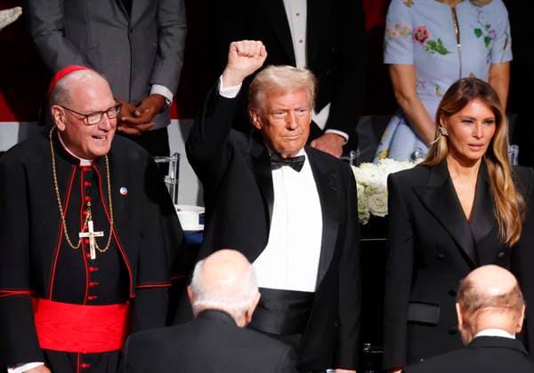 News Themen der Woche KW42 News Bilder des Tages Archbishop of New York Timothy M. Dolan,.Republican nominee and former President of the United States Donald Trump and former First Lady Melania Trump arrive for the 79th annual Alfred E. Smith Memorial Foundation Dinner at the New York Hilton Midtown in New York City on Thursday, October 17, 2024.  NYP20241017121 JOHNxANGELILLO