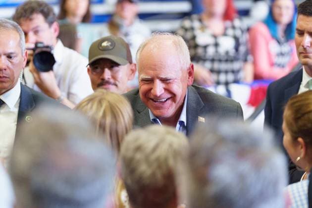 October 17, 2024, Winston-Salem, North Carolina, USA: Vice Presidential Nominee TIM WALZ greets supporters at his rally held in Winston-Salem, NC. Winston-Salem USA - ZUMAb238 20241017_zsp_b238_036 Copyright: xJoshxBrownx