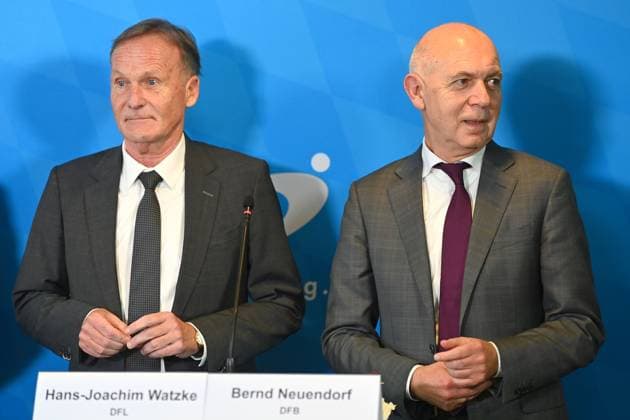 News Bilder des Tages v.li:DFL-Aufsichtsratschef Hans-Joachim Watzke, Bernd NEUENDORF (DFB Praesident), Pressekonferenz im Anschluss an das Spitzengespraech zu Gewalt im Fussball: Mitglieder der Sport- und Innenministerkonferenz treffen Vertreter von DFL und DFB am 18.10.2024 in Muenchen.