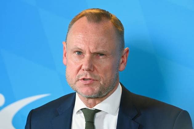 Andy GROTE (Innensenator Hamburg), Einzelbild,angeschnittenes Einzelmotiv,Portraet,Portrait,Porträt. Pressekonferenz im Anschluss an das Spitzengespraech zu Gewalt im Fussball: Mitglieder der Sport- und Innenministerkonferenz treffen Vertreter von DFL und DFB am 18.10.2024 in Muenchen.