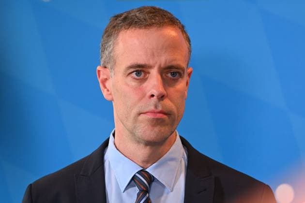 Bundesinnenstaatssekretaer Dr. Markus Richter, Einzelbild,angeschnittenes Einzelmotiv,Portraet,Portrait,Porträt. Pressekonferenz im Anschluss an das Spitzengespraech zu Gewalt im Fussball: Mitglieder der Sport- und Innenministerkonferenz treffen Vertreter von DFL und DFB am 18.10.2024 in Muenchen.