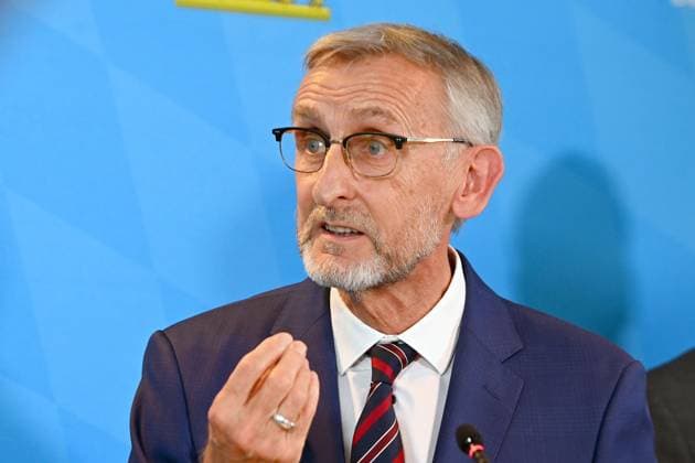 Armin SCHUSTER (Innenminister Sachsen), Einzelbild,angeschnittenes Einzelmotiv,Portraet,Portrait,Porträt. Pressekonferenz im Anschluss an das Spitzengespraech zu Gewalt im Fussball: Mitglieder der Sport- und Innenministerkonferenz treffen Vertreter von DFL und DFB am 18.10.2024 in Muenchen.