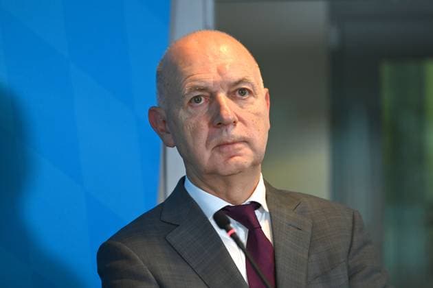 Bernd NEUENDORF (DFB Praesident), Einzelbild,angeschnittenes Einzelmotiv,Portraet,Portrait,Porträt. Pressekonferenz im Anschluss an das Spitzengespraech zu Gewalt im Fussball: Mitglieder der Sport- und Innenministerkonferenz treffen Vertreter von DFL und DFB am 18.10.2024 in Muenchen.