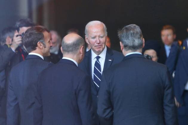Bilder des Jahres 2024, News 10 Oktober News Themen der Woche KW42 Berlin, Deutschland, 18.10.2024: Bundeskanzleramt: Treffen im Quad-Format: Präsident von Frankreich Emmanuel Macron, Bundeskanzler Olaf Scholz (SPD), US-Präsident Joe Biden, Premierminister von Großbritannien Keir Starmer *** Berlin, Germany, 18 10 2024 Federal Chancellery meeting in quad format President of France Emmanuel Macron, Federal Chancellor Olaf Scholz SPD , US President Joe Biden, Prime Minister of Great Britain Keir Starmer Copyright: xdtsxNachrichtenagenturx dts_49034