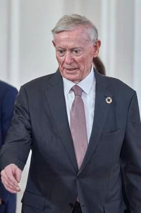 Horst Köhler bei der Verleihung der Sonderstufe des Großkreuzes des Verdienstordens der Bundesrepublik Deutschland an Präsident Biden für dessen Einsatz für die deutsch-amerikanische Freundschaft und die transatlantische Partnerschaft im Schloss Bellevue. Berlin, 18.10.204