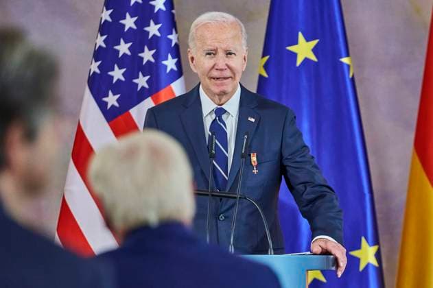 Joe Biden bei der Verleihung der Sonderstufe des Großkreuzes des Verdienstordens der Bundesrepublik Deutschland an Präsident Biden für dessen Einsatz für die deutsch-amerikanische Freundschaft und die transatlantische Partnerschaft im Schloss Bellevue. Berlin, 18.10.204