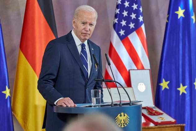 Joe Biden bei der Verleihung der Sonderstufe des Großkreuzes des Verdienstordens der Bundesrepublik Deutschland an Präsident Biden für dessen Einsatz für die deutsch-amerikanische Freundschaft und die transatlantische Partnerschaft im Schloss Bellevue. Berlin, 18.10.204