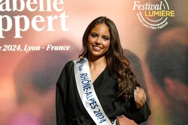 Alexcia Couly Miss AURA at the Lumière Festival 2024 award ceremony in Lyon on 18 10 2024 Photo Sandrine Thesillat PEOPLE Price Lumiere Festival Lumiere 2024 Lyon 10 18 2024 SandrineThesillat Panoramic 