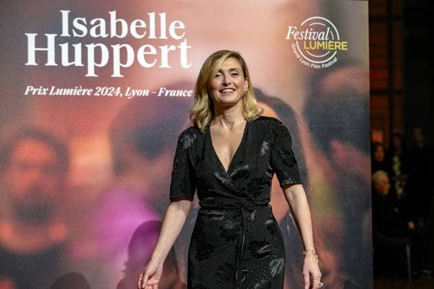 Julie Gayet attends the Lumière Festival 2024 award ceremony in Lyon on 10 18 2024 Photo Sandrine Thesillat Panoramic PEOPLE Price Lumiere Festival Lumiere 2024 Lyon 10 18 2024 SandrineThesillat Panoramic 