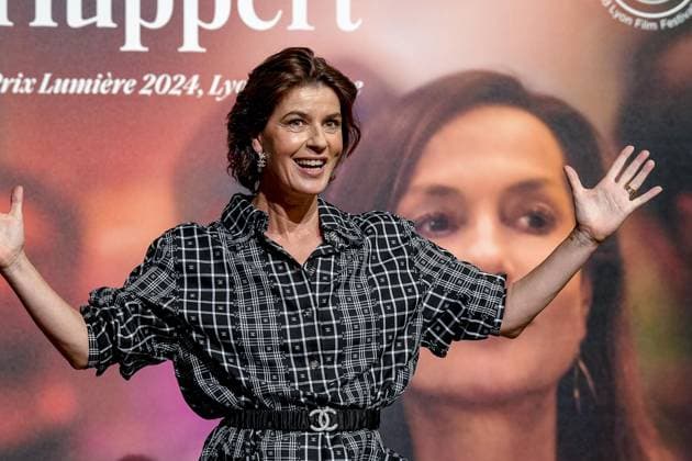Irène Jacob attends the Lumière Festival 2024 award ceremony in Lyon on 10 18 2024 Photo Sandrine Thesillat Panoramic PEOPLE Price Lumiere Festival Lumiere 2024 Lyon 10 18 2024 SandrineThesillat Panoramic 