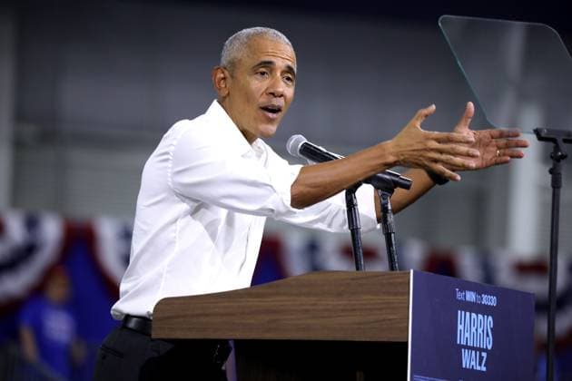 News Themen der Woche KW42 News Bilder des Tages October 18, 2024, Tucson, Arizona, USA: Former President BARACK OBAMA speaks at a rally for the Kamala Harris for President campaign in Tucson, Arizona. Tucson USA - ZUMAg247 20241018_znp_g247_022 Copyright: xGagexSkidmorex