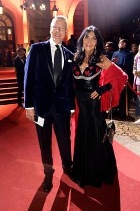 Dunja Rajter mit Ehemann Michael Eichler bei der 35. Verleihung des Hessischen Film- und Kinopreises 2024 in der Alten Oper. Frankfurt am Main, 18.10.2024