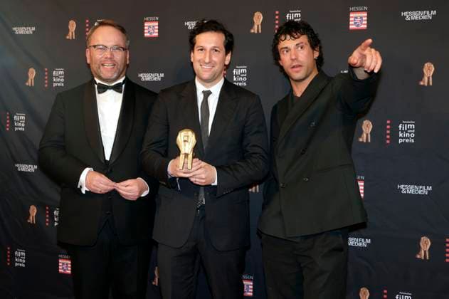Timon Gremmels, David Hadda und Aaron Altaras bei der 35. Verleihung des Hessischen Film- und Kinopreises 2024 in der Alten Oper. Frankfurt am Main, 18.10.2024