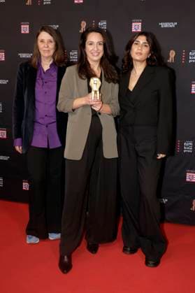 Entertainment Bilder des Tages Gast, Asli Özarslan und Fatma Aydemir bei der 35. Verleihung des Hessischen Film- und Kinopreises 2024 in der Alten Oper. Frankfurt am Main, 18.10.2024