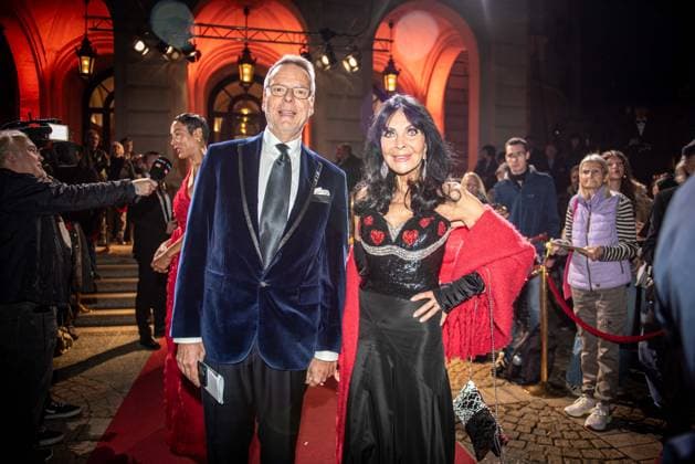 18.10.2024 xesx Frankfurt am Main, Alte Oper Der Hessische Film- und Kinopreis 2024 auf dem roten Teppich Dunja Rajter und ihr Mann Michael Eichler