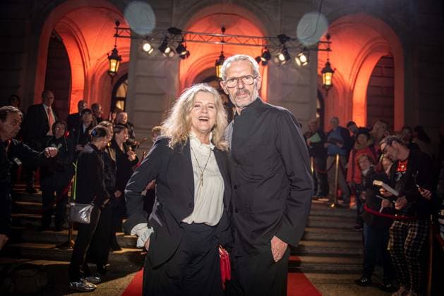 18.10.2024 xesx Frankfurt am Main, Alte Oper Der Hessische Film- und Kinopreis 2024 auf dem roten Teppich die Gewinnerin des Ehrenpreisses des Ministerpräsidenten Schauspielerin und Sängerin Barbara Sukowa