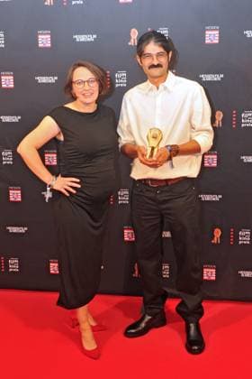 Hessischer Film- und Kinopreis 2024. Hesam Yousefi und Anna Schoeppe anläßlich der Verleihung des Hessischen Film- und Kinopreises am 18.10.2024 in der Alten Oper, Frankfurt Main. 20241018MWI010877