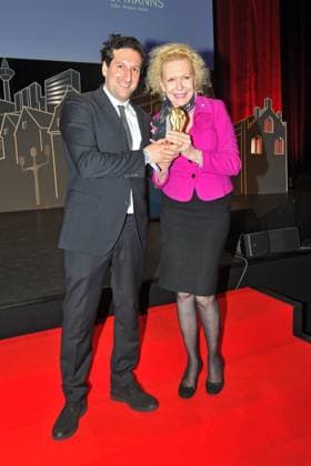 Hessischer Film- und Kinopreis 2024. David Hadda und Sunnyi Melles anläßlich der Verleihung des Hessischen Film- und Kinopreises am 18.10.2024 in der Alten Oper, Frankfurt Main. 20241018MWI011042