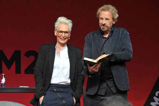 Entertainment Themen der Woche KW42 Entertainment Bilder des Tages Frankfurter Buchmesse 2024. Moderator Thomas Gottschalk und Moderatorin Bärbel Schäfer am 19.10.2024 auf der Frankfurter Buchmesse. 20241019MWI011401 *** Frankfurt Book Fair 2024 Presenter Thomas Gottschalk and presenter Bärbel Schäfer on 19 10 2024 at the Frankfurt Book Fair 20241019MWI011401