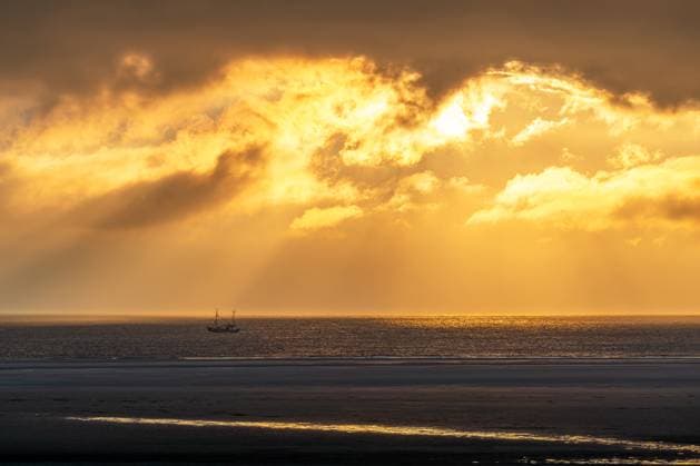 Strand von Borkum, Ostfriesland, Nordsee in Niedersachsen, Deutschland 1100102919