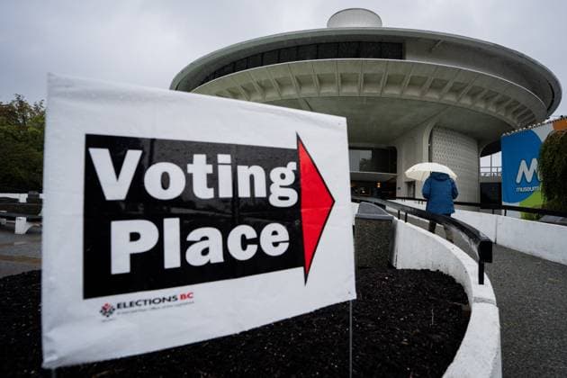 October 19, 2024, West Vancouver, Bc, CANADA: A person walks to a polling station to vote on election day in Vancouver, on Saturday, October 19, 2024. Polls are now open in British Columbia, where voters in today s provincial election face a choice that would have been unthinkable just a few months ago. West Vancouver CANADA  - ZUMAc35_ 20241019_zaf_c35_071 Copyright: xEthanxCairnsx