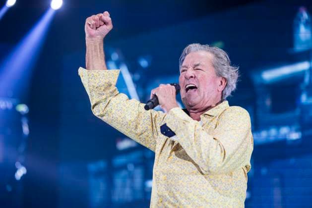 Bilder des Jahres 2024, Entertainment 10 Oktober Entertainment Themen der Woche KW42 Entertainment Bilder des Tages Deep Purple, Konzert in der Max-Schmeling-Halle, Berlin, 19.10.2024 Ian Gillan, Sänger von Deep Purple live auf 1 More Time Tour in der Berliner Max-Schmeling-Halle am 19.10.2024. Berlin Max-Schmeling-Halle *** Deep Purple, concert at Max Schmeling Halle, Berlin, 19 10 2024 Ian Gillan, singer of Deep Purple live on 1 More Time Tour at Max Schmeling Halle, Berlin on 19 10 2024 Berlin Max Schmeling Halle Copyright: xx