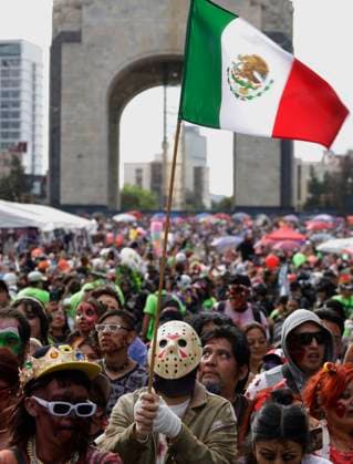 Zombie March In Mexico A person dresses as the horror movie character Jason during the Zombie March in Mexico City, Mexico, on October 19, 2024, which starts from the Monument to the Revolution to the Zocalo of the capital on the eve of Halloween and Day of the Dead in Mexico. Mexico City Mexico City Mexico  Copyright: xGerardoxVieyrax originalFilename: vieyra-notitle241019_npoKk.jpg
