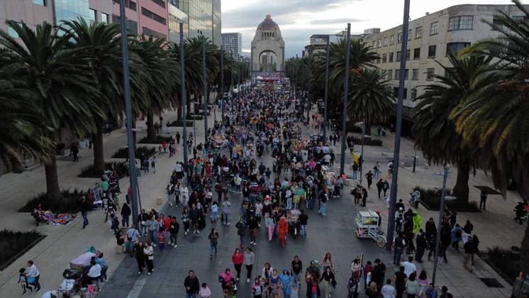 Persons disguised taking part during the annual Zombie walk 2024 Mx, from the Monument to the Revolution to the main square Zocalo in Mexico City. on October 19, 2024 in Mexico City, Mexico. Mexico City Mexico - ZUMAe321 20241019_zia_e321_004 Copyright: xCarlosxSantiagox