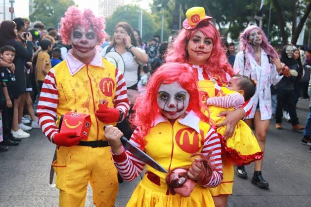 Persons disguised taking part during the annual Zombie walk 2024 Mx, from the Monument to the Revolution to the main square Zocalo in Mexico City. on October 19, 2024 in Mexico City, Mexico. Mexico City Mexico - ZUMAe321 20241019_zia_e321_013 Copyright: xCarlosxSantiagox