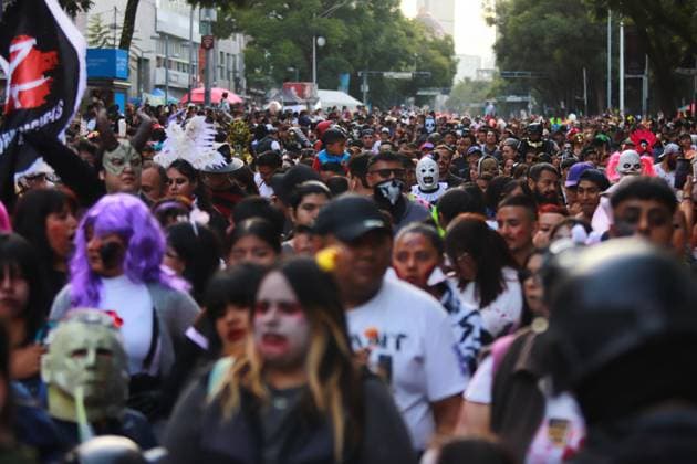 Persons disguised taking part during the annual Zombie walk 2024 Mx, from the Monument to the Revolution to the main square Zocalo in Mexico City. on October 19, 2024 in Mexico City, Mexico. Mexico City Mexico - ZUMAe321 20241019_zia_e321_015 Copyright: xCarlosxSantiagox