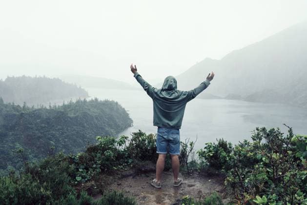 Creative Highlights Symbolfotos Junges erwachsenes Männchen am Lagoa do Fogo auf der Insel Sao Miguel auf den Azoren, Portugal, Europa Young adult male at Lagoa do Fogo in Sao Miguel Island in Azores, Portugal, Europe Copyright: imageBROKER jjfarquitectos ibxiqx11554181.jpg ,model released, Symbolfoto ,property released