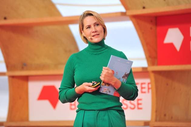 Entertainment Themen der Woche KW42 Entertainment Bilder des Tages Frankfurter Buchmesse 2024. Moderatorin Judith Rakers am 20.10.2024 auf der Frankfurter Buchmesse. 20241020MWI011656 *** Frankfurter Buchmesse 2024 Presenter Judith Rakers on 20 10 2024 at the Frankfurter Buchmesse 20241020MWI011656