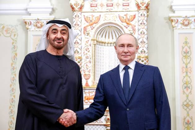 News Themen der Woche KW42 News Bilder des Tages RUSSIA, MOSCOW REGION - OCTOBER 20, 2024: Mohamed bin Zayed Al Nahyan, President of the United Arab Emirates (UAE), and his Russian counterpart Vladimir Putin shake hands during a meeting at the residence of Novo-Ogaryovo. Artyom Geodakyan TASS  75199822