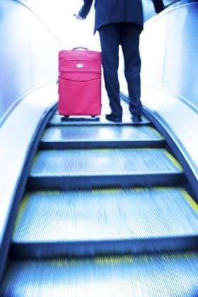 Geschäftsmann, der eine Rolltreppe hinauffährt Businessman travelling up an escalater Copyright: imageBROKER conceptualmotion ibxiqx11570765.jpg ,model released, Symbolfoto ,property released