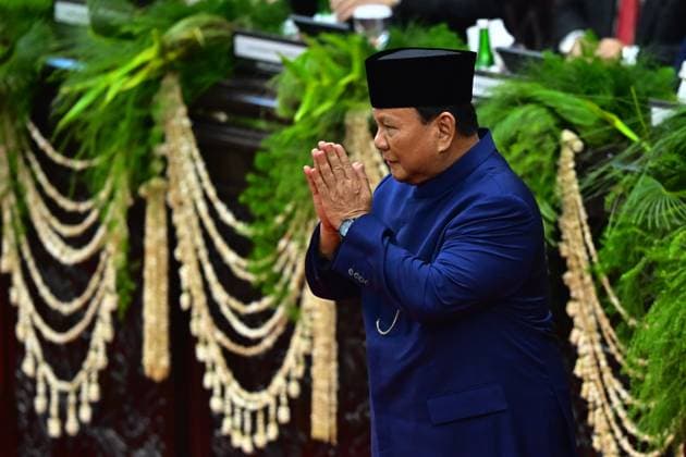 News Themen der Woche KW42 News Bilder des Tages (241020) -- JAKARTA, Oct. 20, 2024 -- Indonesian President Prabowo Subianto attends the presidential inauguration ceremony at the parliament building in Jakarta, Indonesia, Oct. 20, 2024. Indonesia s former army general, Prabowo Subianto, was sworn in as the country s eighth president on Sunday morning at the parliament building, succeeding Joko Widodo, who led the world s fourth most populous nation for the past decade. (Photo by Rivan Awal Lingga Xinhua) INDONESIA-JAKARTA-PRABOWO SUBIANTO-PRESIDENTIAL INAUGURATION XuxQin 