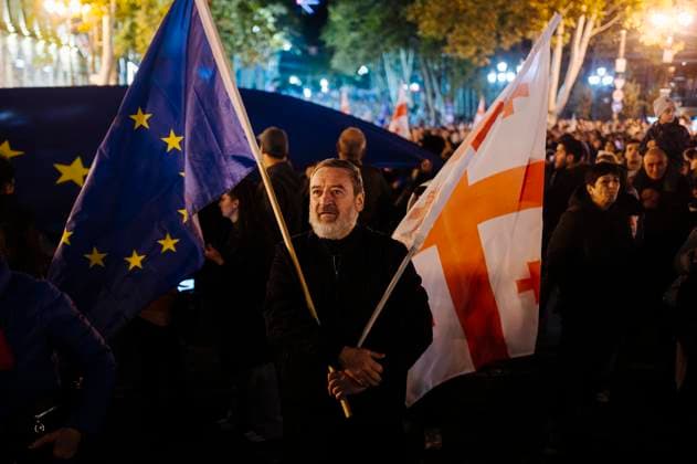 News Themen der Woche KW42 News Bilder des Tages Georgien, pro-europäische Kundgebung in Tiflis - Opposition demonstration, ‘Georgia chooses Europe’ in Tbilisi - 20 10 2024 - Georgia (Europe) Tbilisi Tbilisi - Tens of thousands of people took part in a pro-European rally in Tbilisi, Georgia, a few days before parliamentary elections seen as a crucial test for the country s democracy and its bid to join the European Union. Many demonstrators carried placards with pro-European slogans, as well as European and Georgian flags. Salome Zurabishvili, the country s president, briefly addressed the crowd, along with many members of civil society and artists.  JanxSchmidt-Whitley LexPictorium LePictorium_0298837