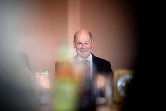 Olaf Scholz, cabinet meeting DEU, Deutschland, Germany, Berlin, 16.10.2024 Olaf Scholz , Bundeskanzler SPD , vor der Kabinettssitzung im Berliner Kanzleramt Bundeskanzleramt in Berlin Deutschland en: Olaf Scholz , German Chancellor SPD during a cabinet meeting at the chancellor office in Berlin Germany . *** Olaf Scholz, cabinet meeting DEU, Deutschland, Germany, Berlin, 16 10 2024 Olaf Scholz , Federal Chancellor SPD , before the cabinet meeting at the chancellor office in Berlin Federal Chancellery in Berlin Germany en Olaf Scholz , German Chancellor SPD during a cabinet meeting at the chancellor office in Berlin Germany