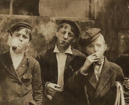 RECORD DATE NOT STATED Three Young Newsboys Smoking, Saint Louis, Missouri, USA, circa 1910 Three Young Newsboys Smoking, Saint Louis, Missouri, USA, circa 1910. Copyright: 1010_16_ghi-circa01269